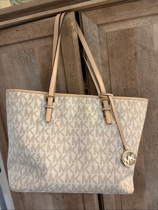 Michael Kors Handbags - Michael Kors vanilla Jet Set Tote MK Logo with Gold Charm purse bag signature